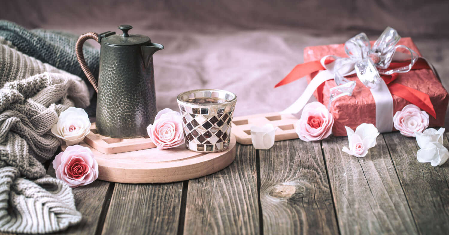 Crafting the Perfect Valentine's Tea Blend ชาเบลนด์พิเศษให้ความรักโรยไปด้วยชาขาว มะลิ และกลีบกุหลาบ วาเลนไทน์นี้จงเป็นวันที่พิเศษสำหรับคุณ