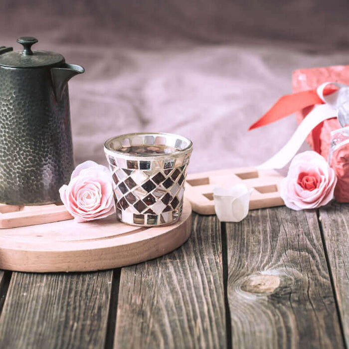 Crafting the Perfect Valentine's Tea Blend ชาเบลนด์พิเศษให้ความรักโรยไปด้วยชาขาว มะลิ และกลีบกุหลาบ วาเลนไทน์นี้จงเป็นวันที่พิเศษสำหรับคุณ